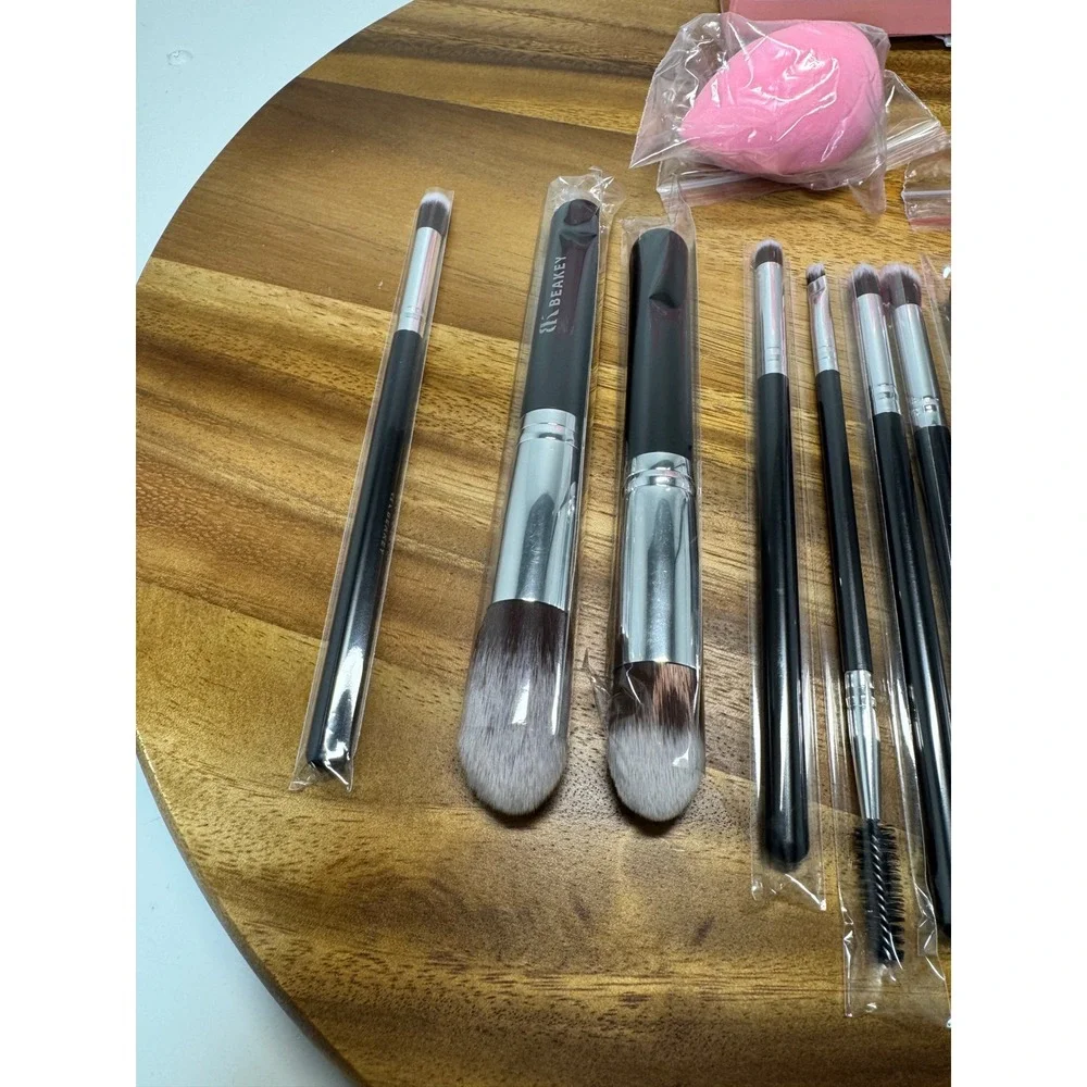 BEAKEY‎ Makeup Brush Set - 10 Pcs Glam Blend Tap Paw Brushes Sponges